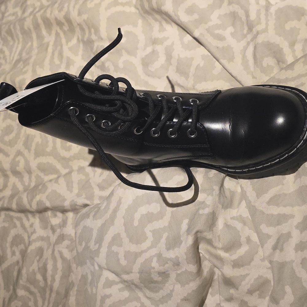 Boots - Picture 3 of 3